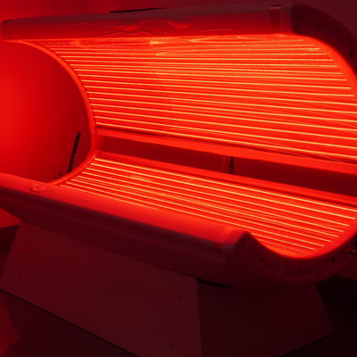 スキン ケアの赤灯療法のベッド660nm 850nmの光力学の大広間の美のポッド